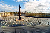 San Pietroburgo - museo dell'Ermitage, una finestra si affaccia sulla Piazza del Palazzo. 